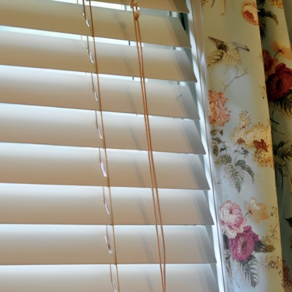 How to Paint Wood Blinds