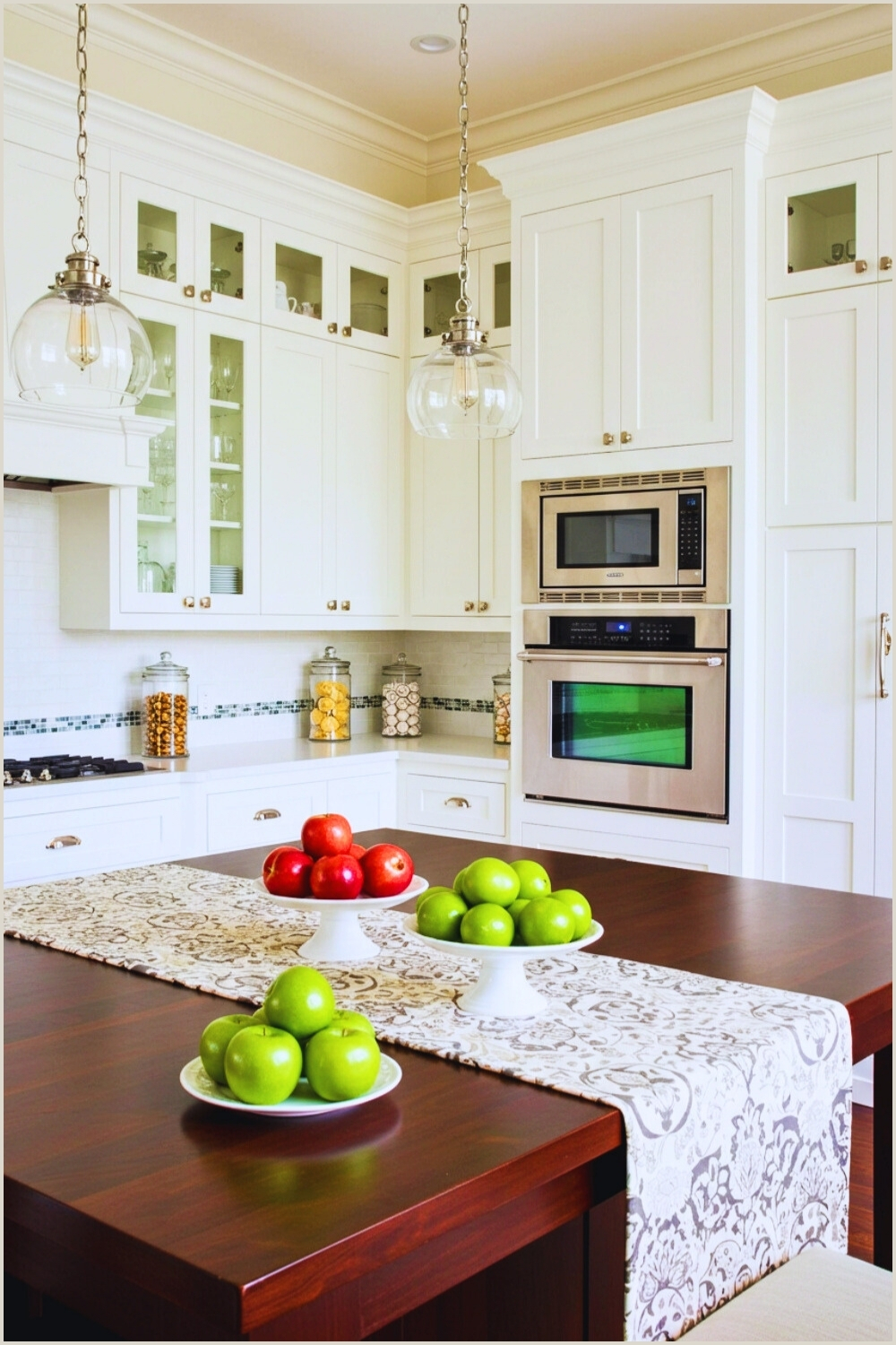 Crisp Elegant Kitchen White Cabinets