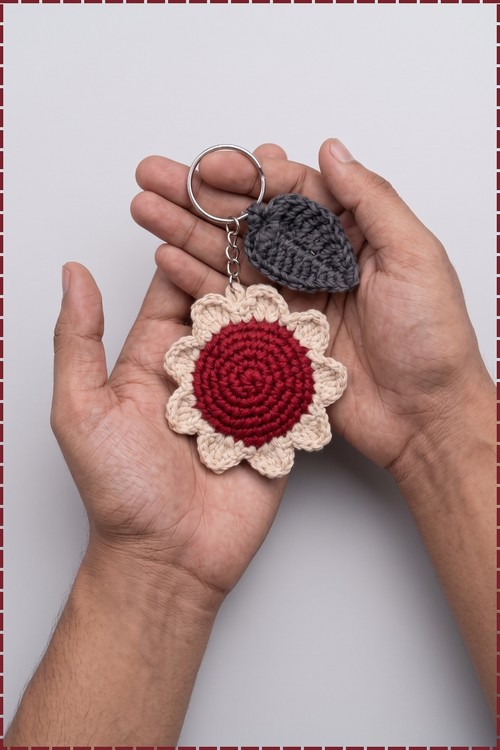 Crochet Daisy Flower Keychain 3