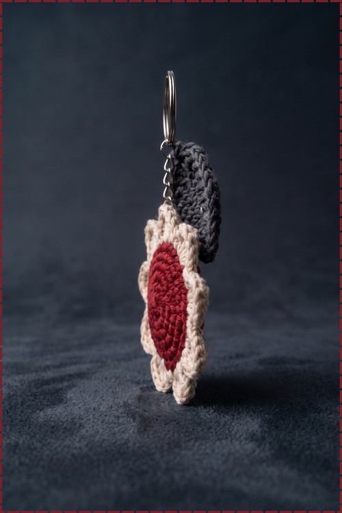 Crochet Daisy Flower Keychain 4