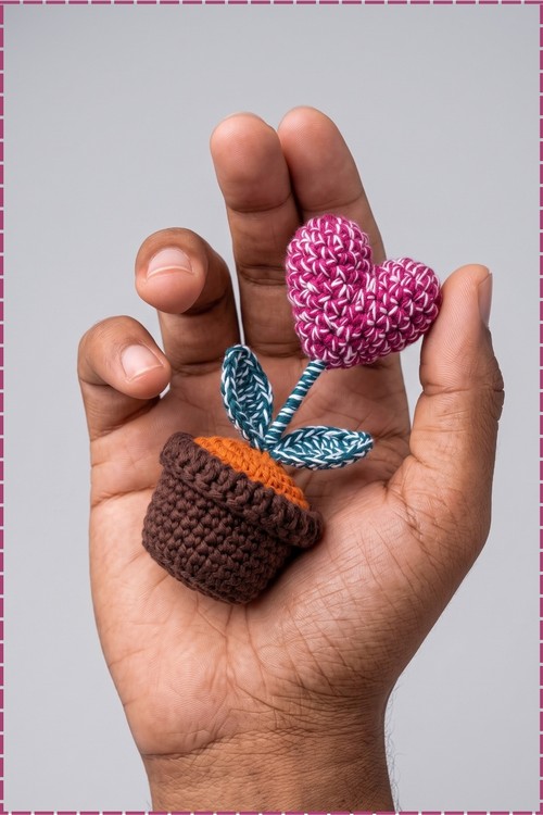 Crochet Heart Plant Flower Pot 3