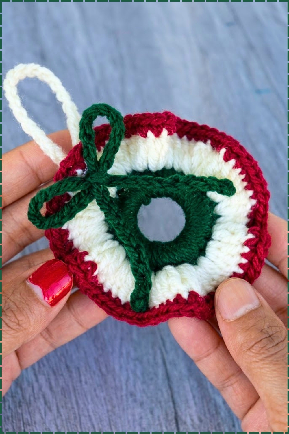 Crochet a Beautiful Christmas Wreath