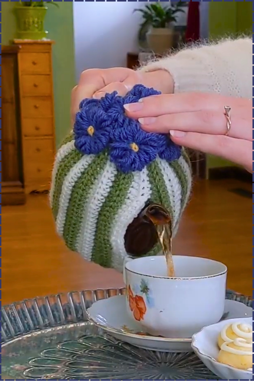 Crochet a Classic Vintage 1940s Tea Cozy
