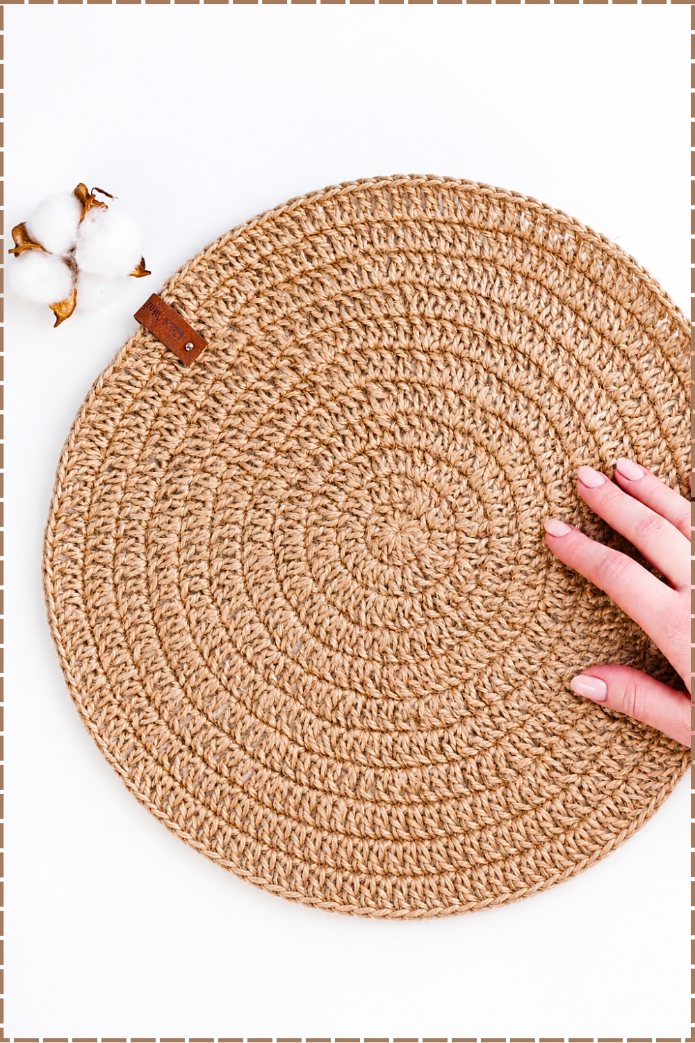 Crochet a Flat Ribbed Circle With Double Stitches in Jute