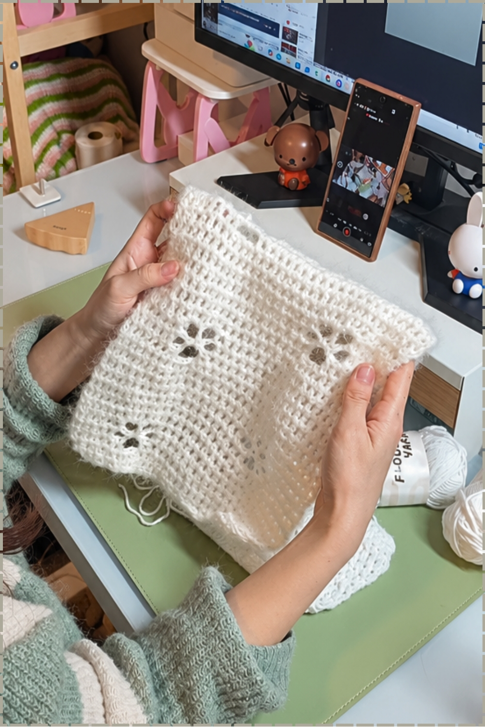 Easy Cozy Pawprint Scarf Tutorial