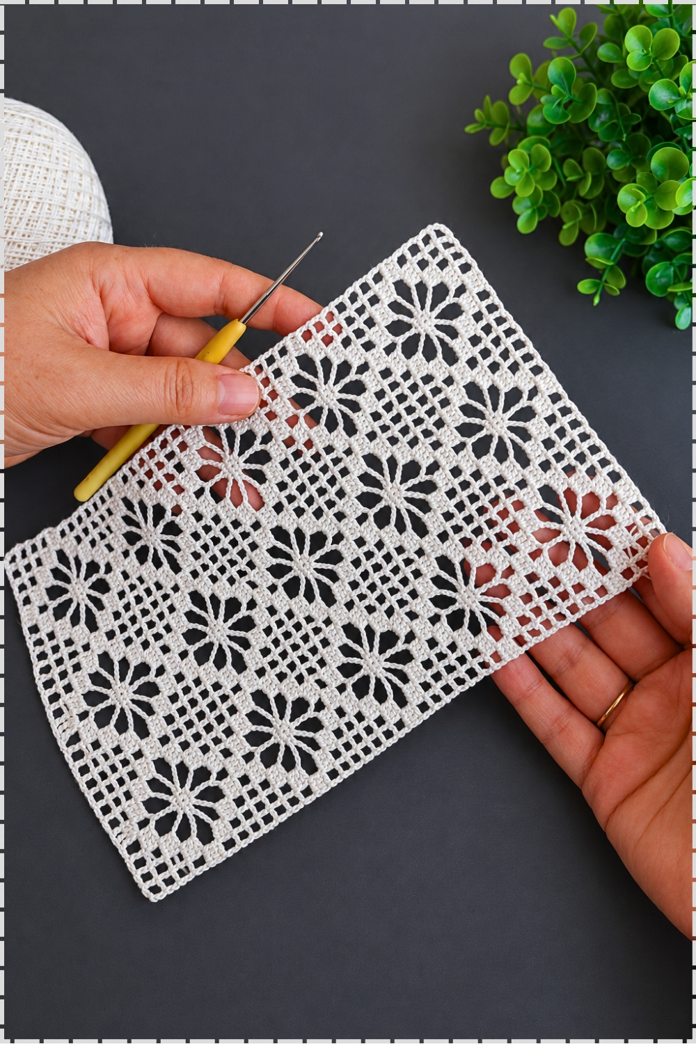 Graceful Crochet Floral Lace Stunning Tablecloths Pattern