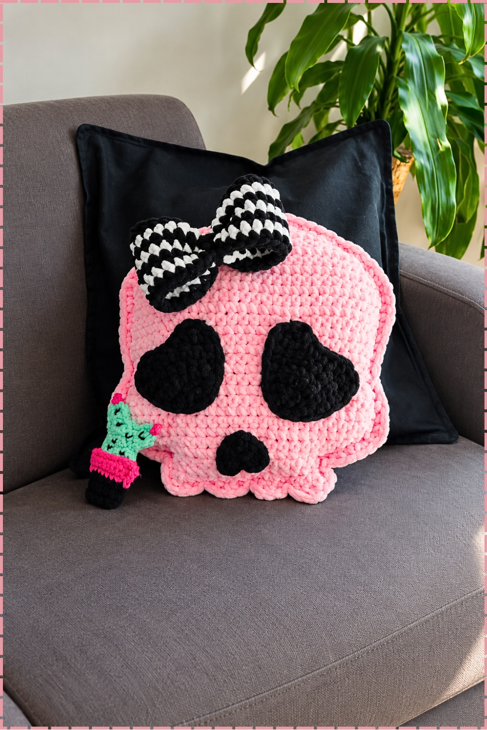 Plump Halloween Crochet Skull Pillow Pattern